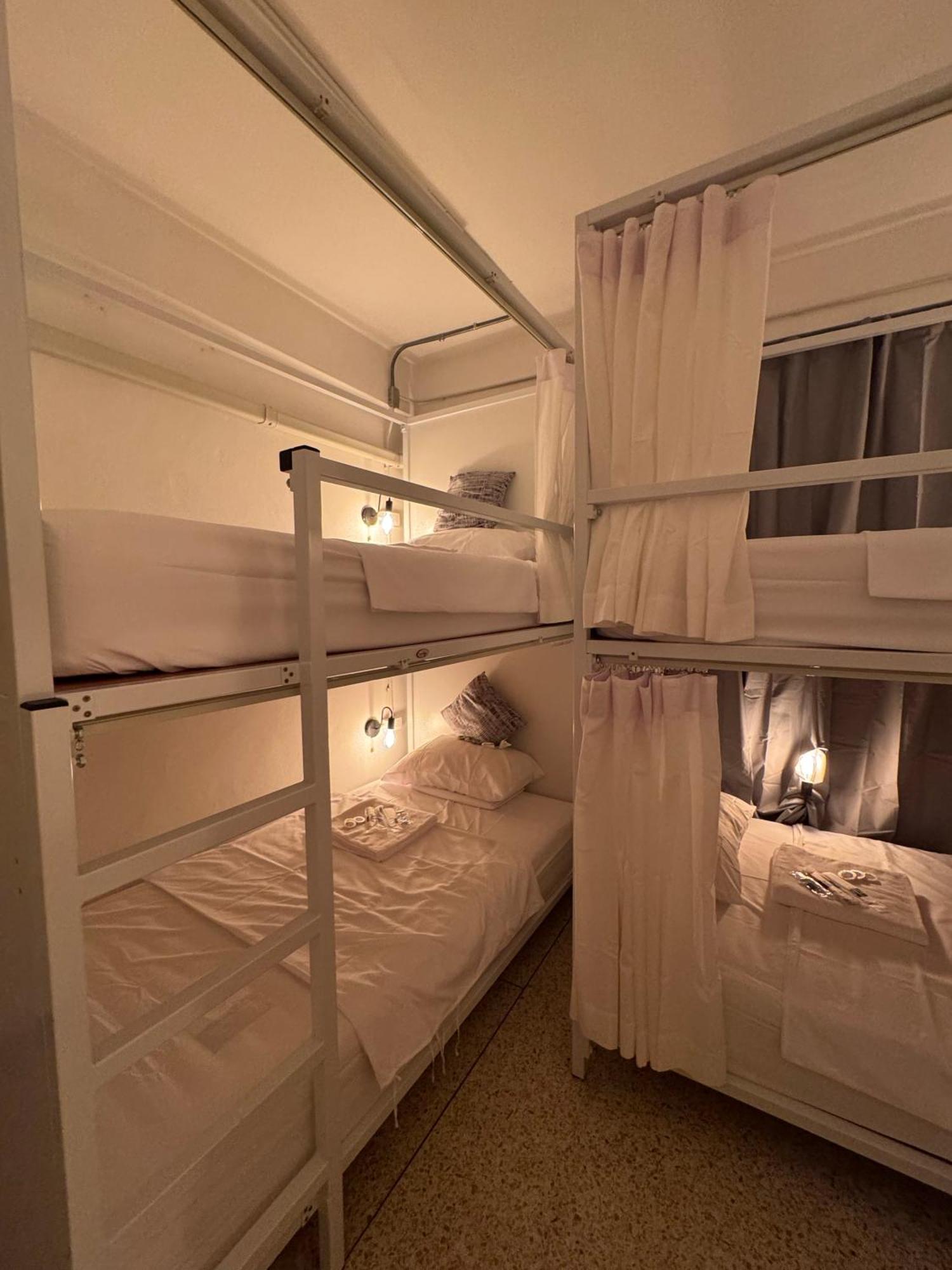 Twenty Two Place Hostel - Sukhumvit 22 バンコク都 エクステリア 写真
