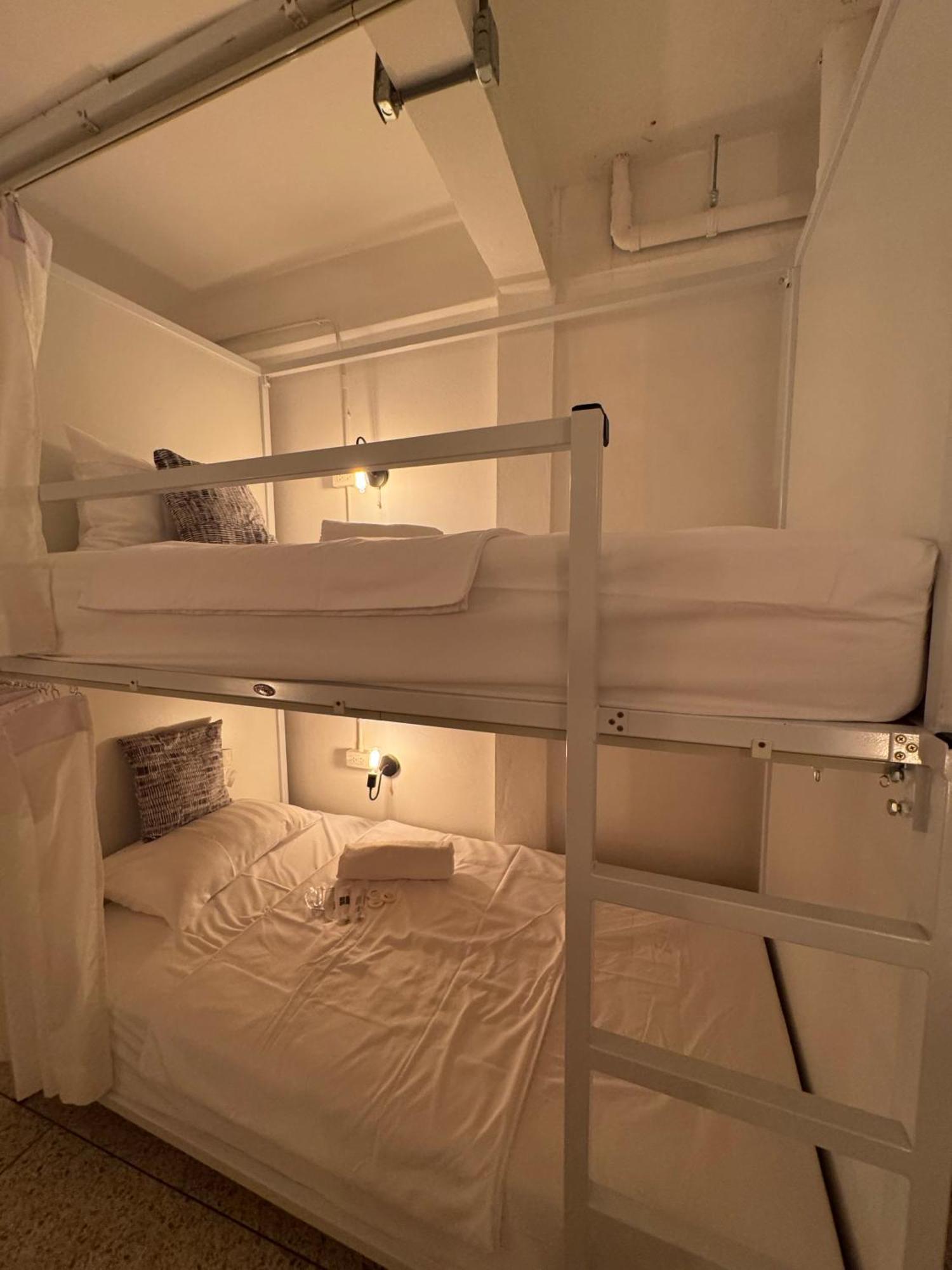 Twenty Two Place Hostel - Sukhumvit 22 バンコク都 エクステリア 写真