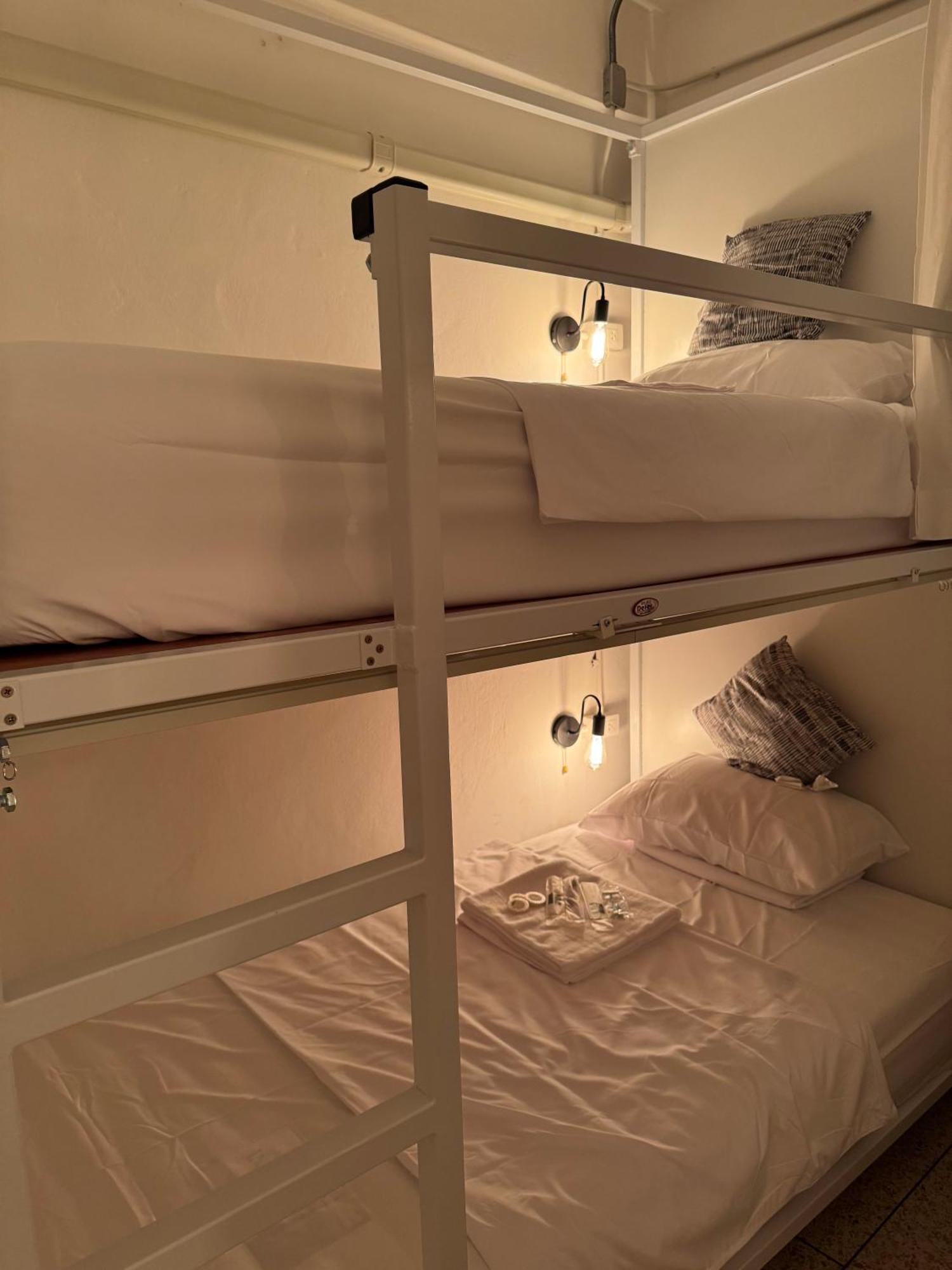 Twenty Two Place Hostel - Sukhumvit 22 バンコク都 エクステリア 写真