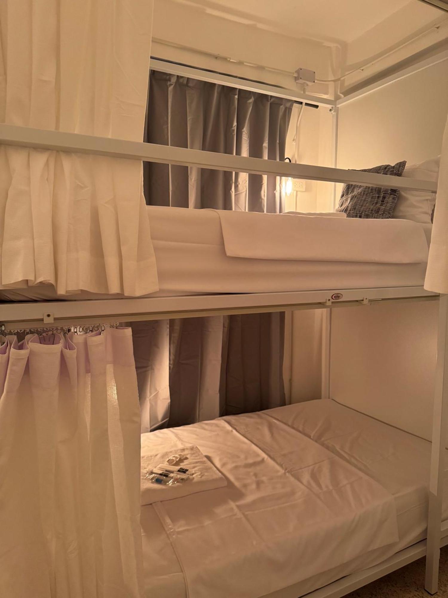 Twenty Two Place Hostel - Sukhumvit 22 バンコク都 エクステリア 写真