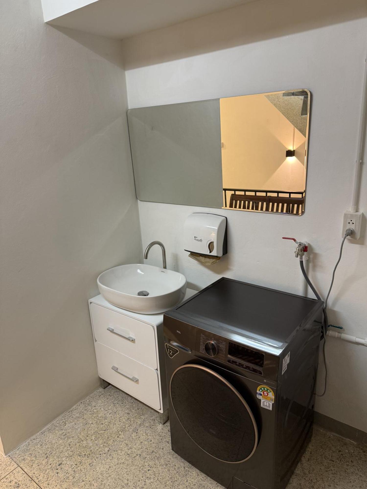 Twenty Two Place Hostel - Sukhumvit 22 バンコク都 エクステリア 写真