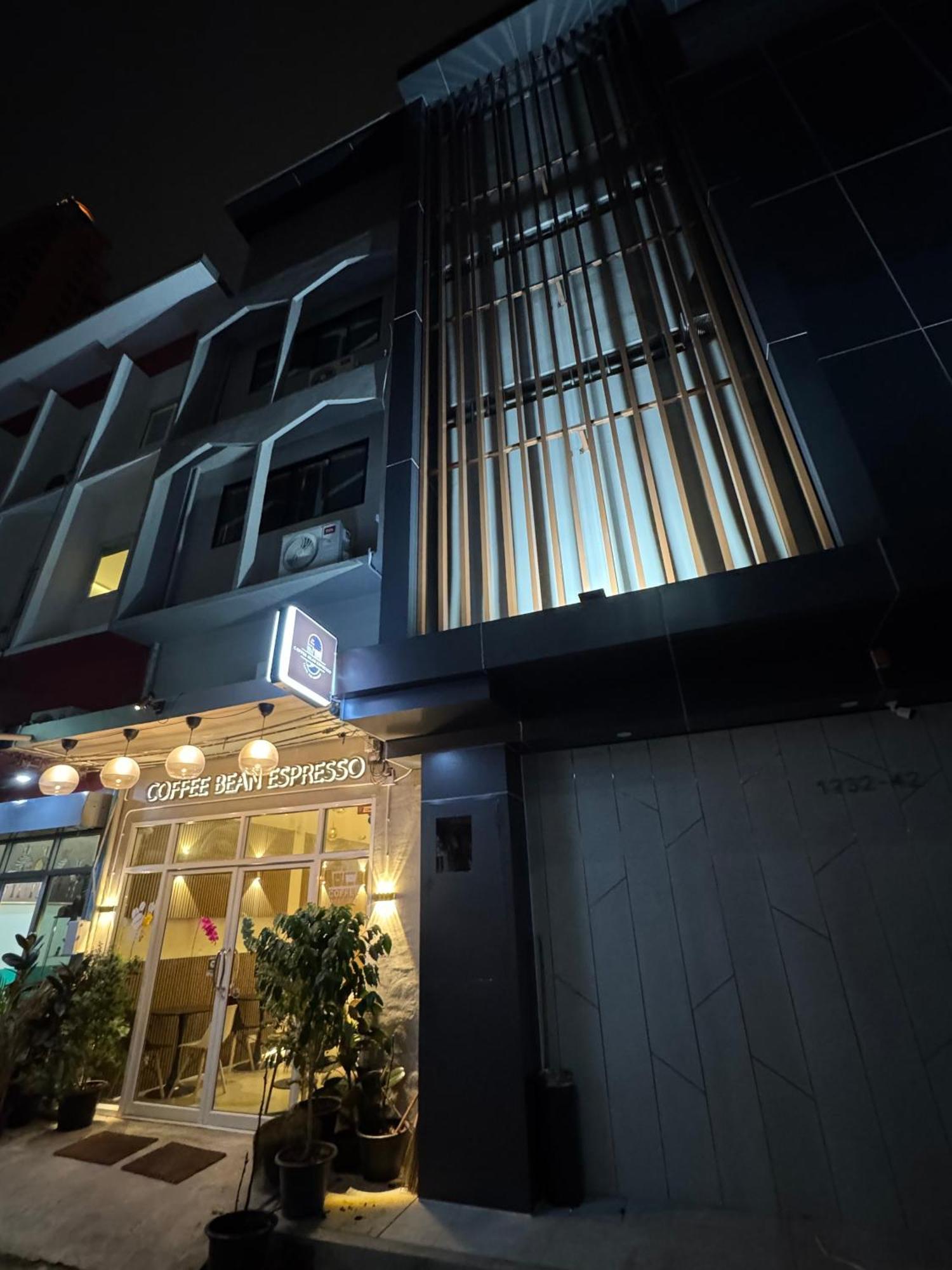 Twenty Two Place Hostel - Sukhumvit 22 バンコク都 エクステリア 写真