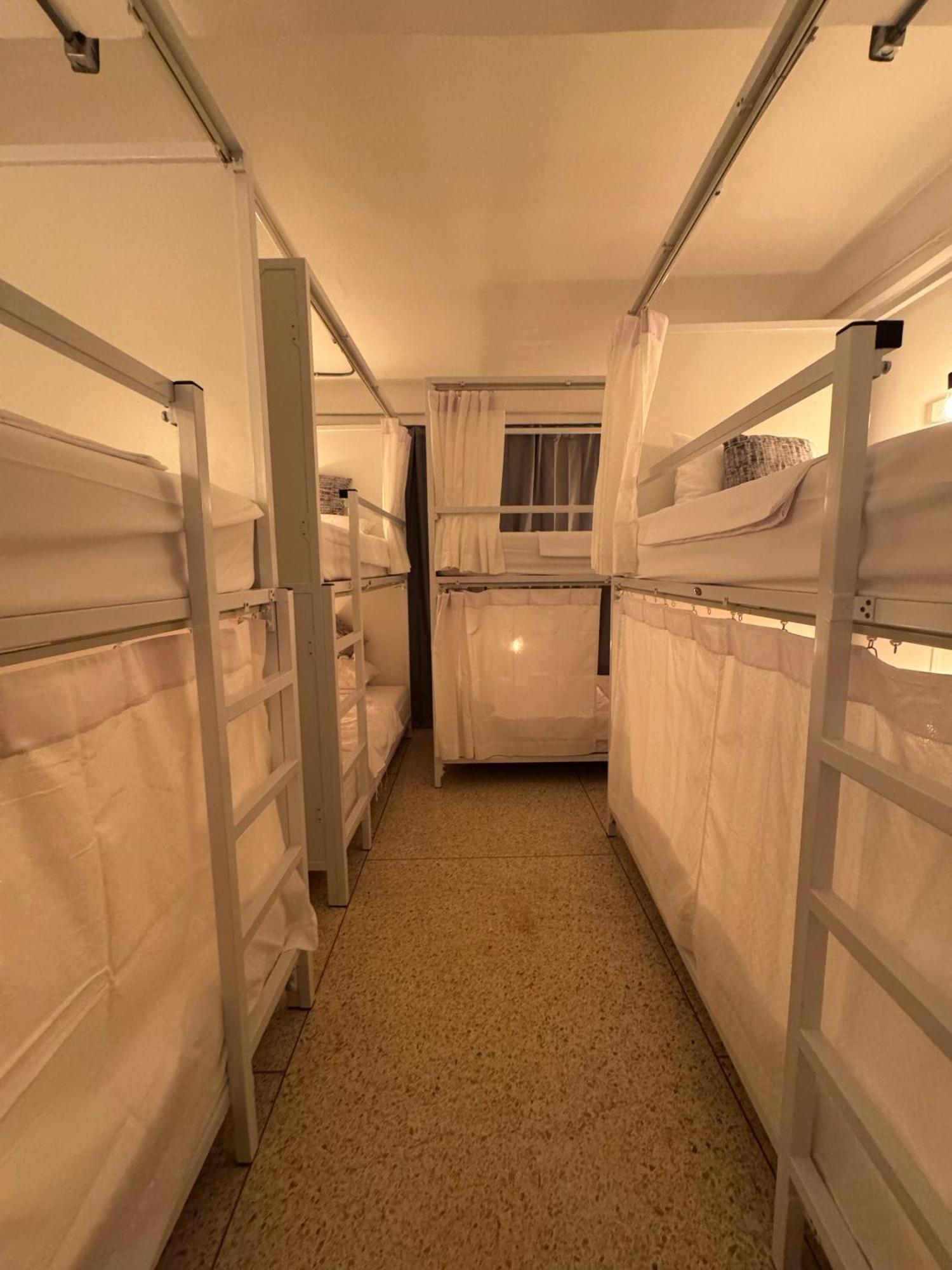 Twenty Two Place Hostel - Sukhumvit 22 バンコク都 エクステリア 写真