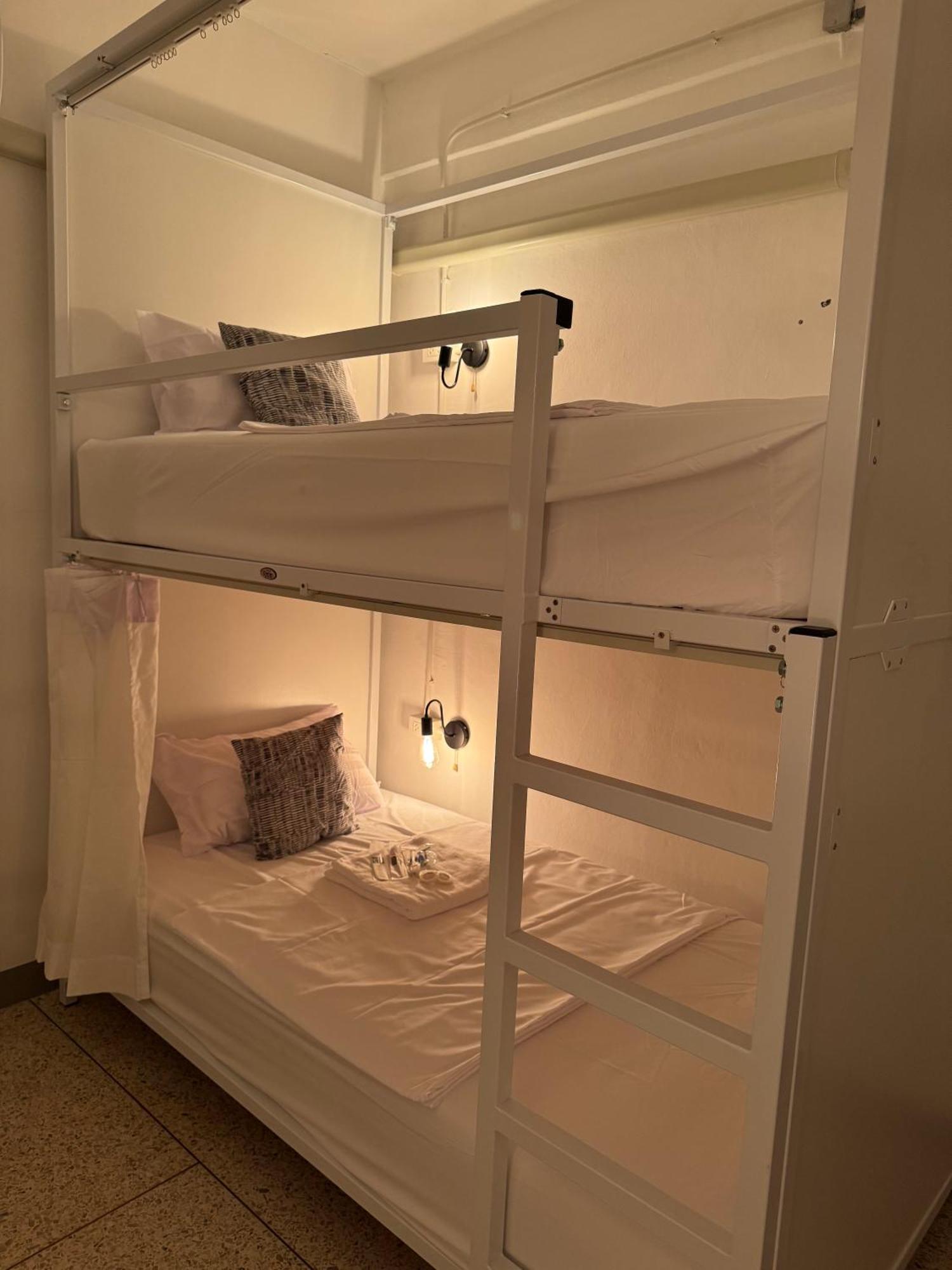 Twenty Two Place Hostel - Sukhumvit 22 バンコク都 エクステリア 写真
