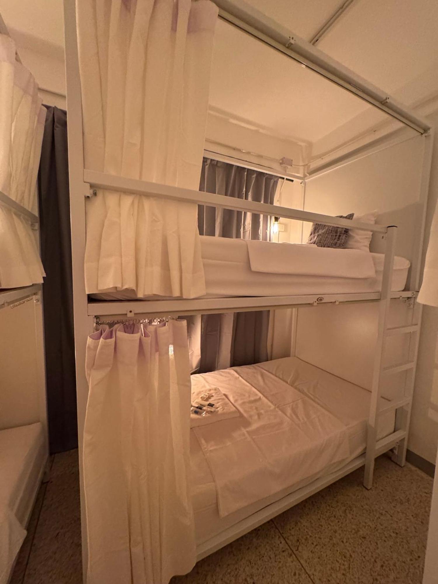 Twenty Two Place Hostel - Sukhumvit 22 バンコク都 エクステリア 写真